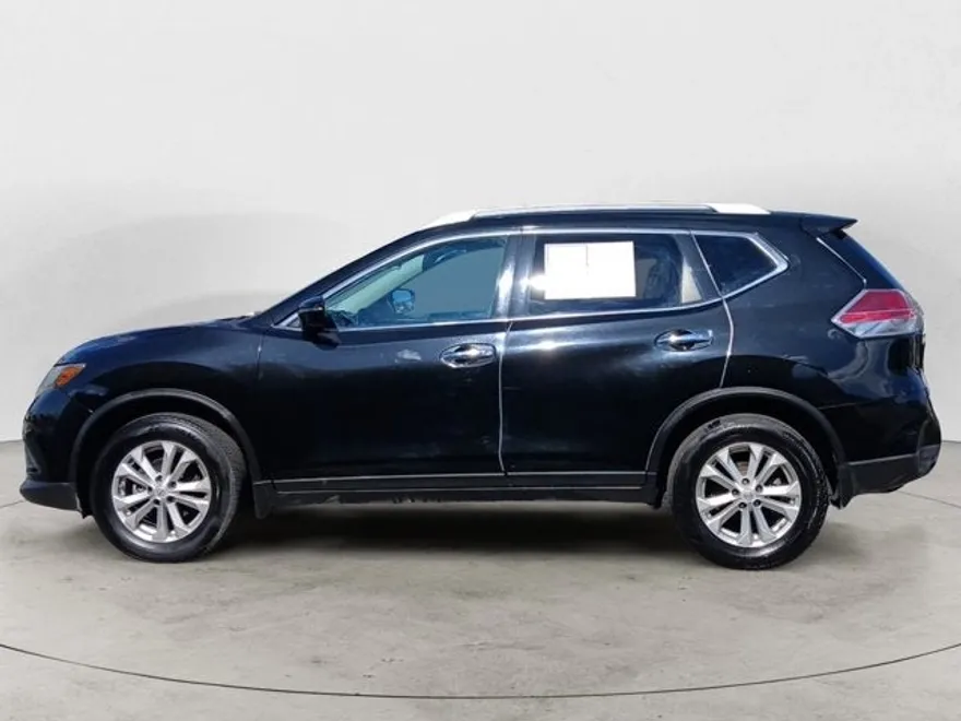 2016 Nissan Rogue SV photo 1