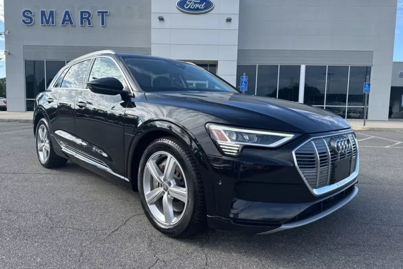 2019 Audi e-tron Prestige photo 1