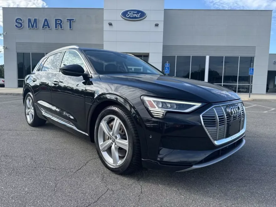 2019 Audi e-tron Prestige photo 1