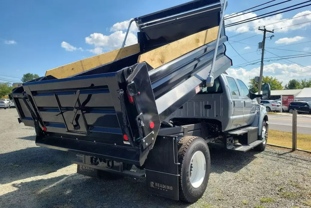 2025 Ford F-650 Base photo 1