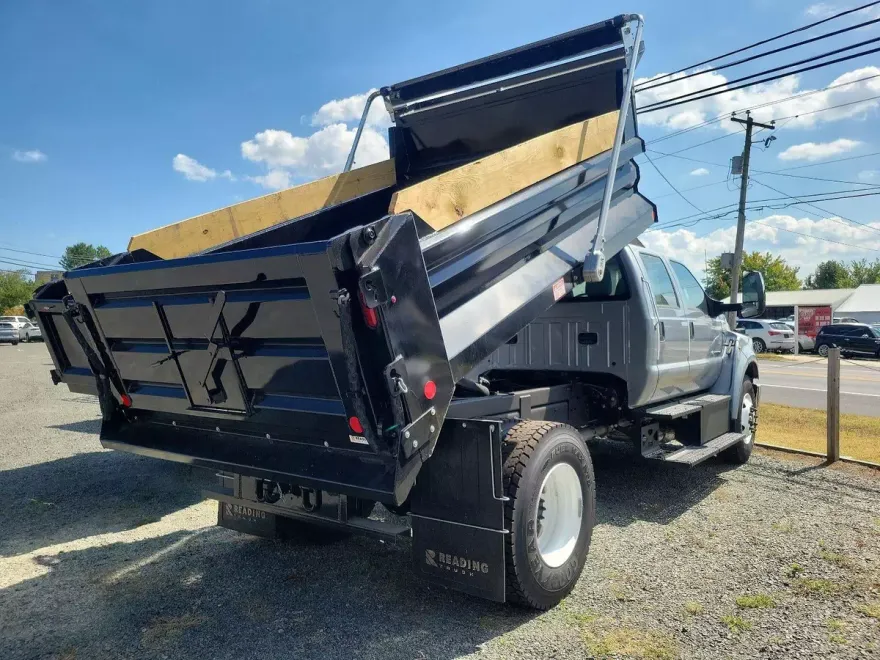 2025 Ford F-650 Base photo 1