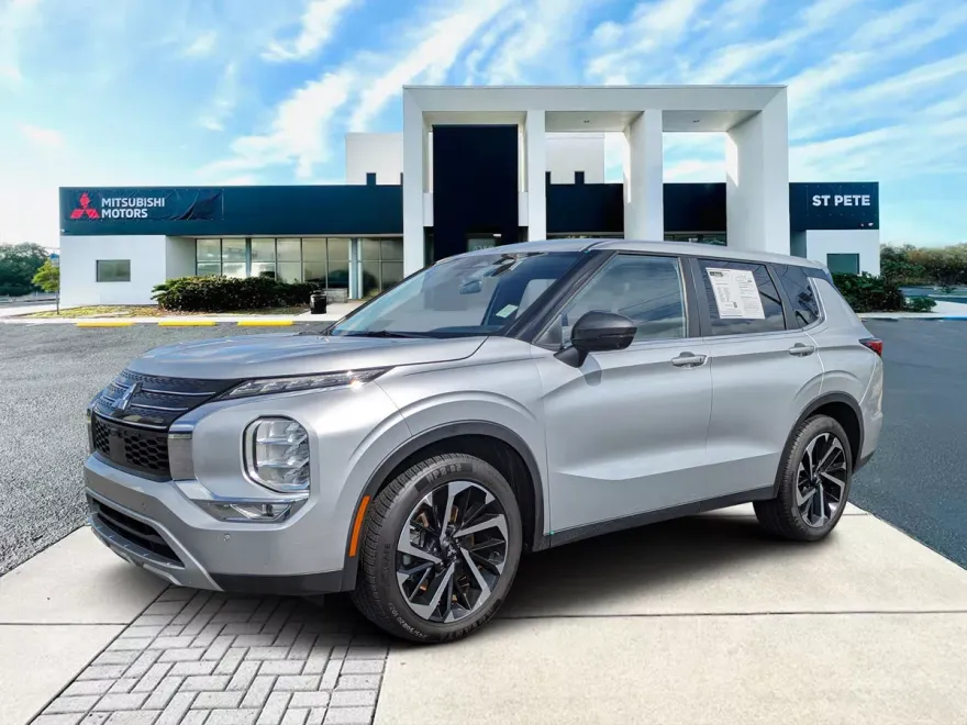 2022 Mitsubishi Outlander SE photo 1
