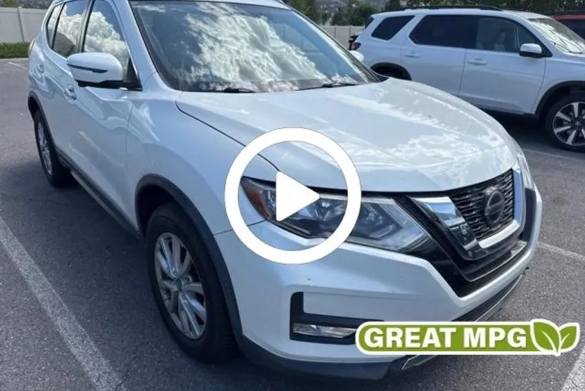 2018 Nissan Rogue SV photo 1