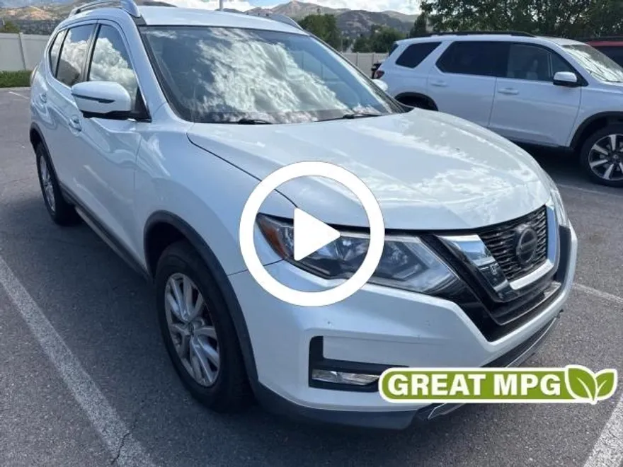 2018 Nissan Rogue SV photo 1