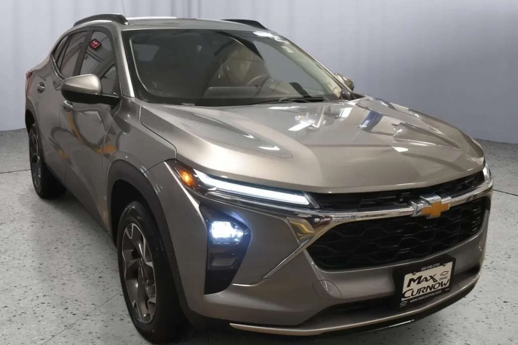 2024 Chevrolet Trax LT photo 1