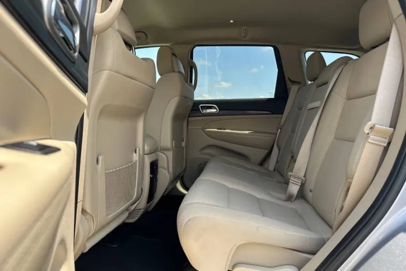 2019 Jeep Grand Cherokee Laredo E photo 1