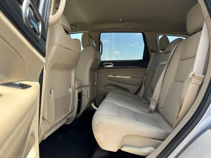 2019 Jeep Grand Cherokee Laredo E photo 1