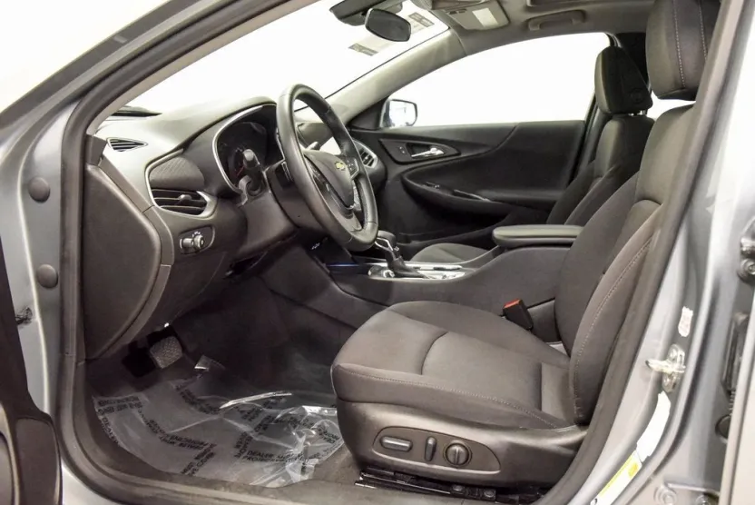 2023 Chevrolet Malibu 1LT photo 1