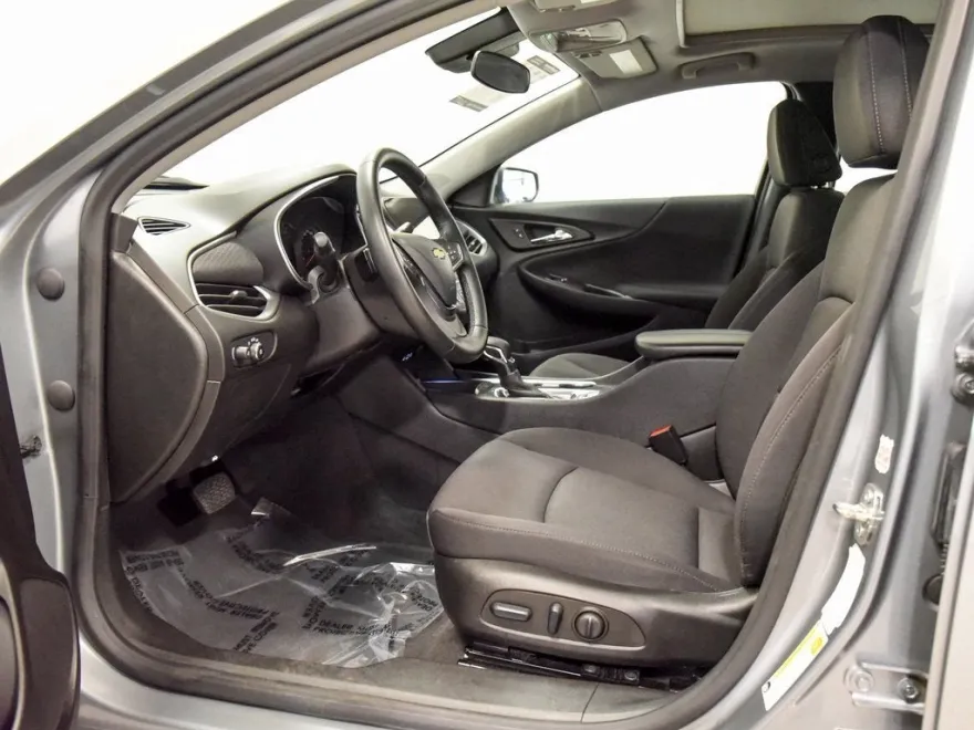 2023 Chevrolet Malibu 1LT photo 1