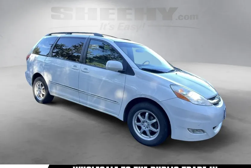 2008 Toyota Sienna XLE photo 1