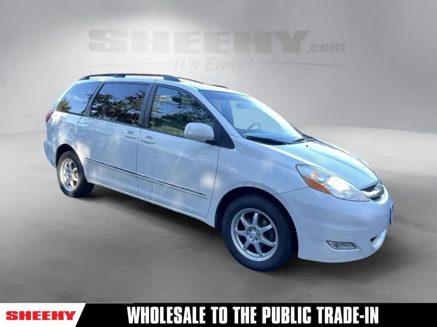 2008 Toyota Sienna XLE photo 1