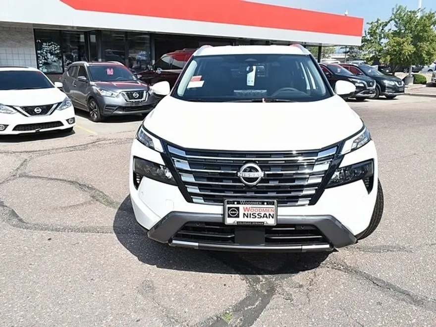 2025 Nissan Rogue SL photo 1