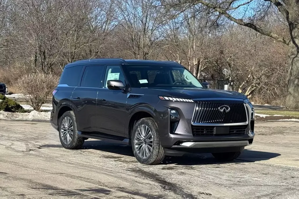 2025 Infiniti QX80 Luxe photo 1