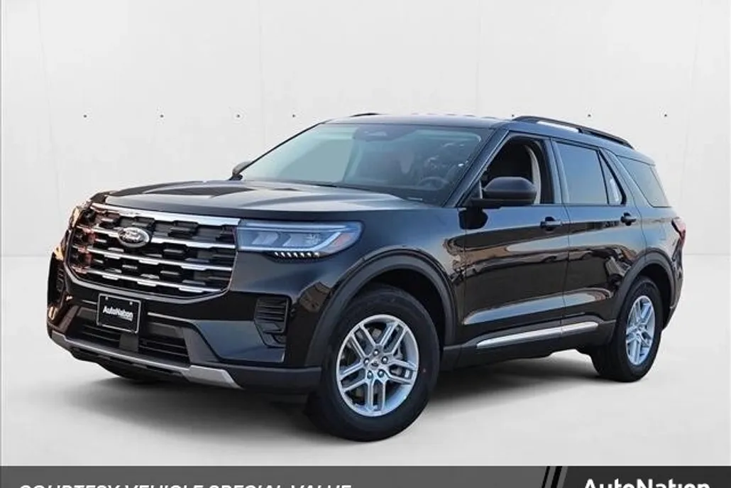 2025 Ford Explorer photo 1