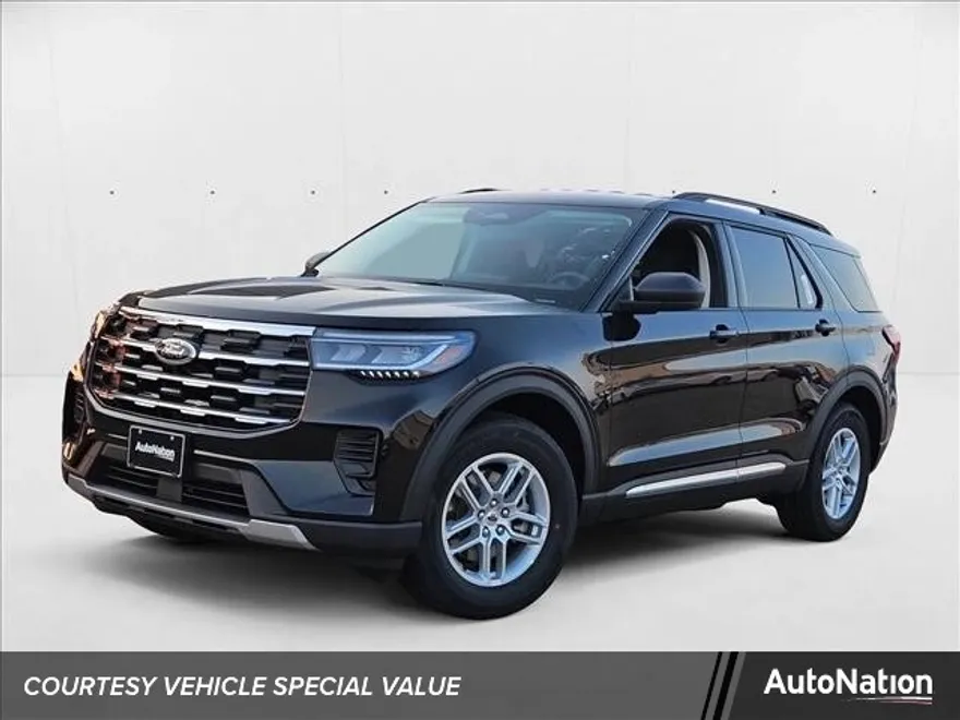 2025 Ford Explorer photo 1