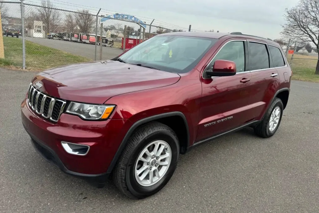 2019 Jeep Grand Cherokee Laredo E photo 1