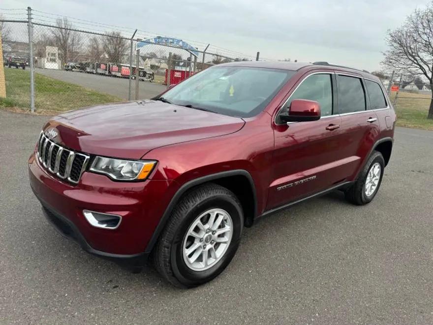 2019 Jeep Grand Cherokee Laredo E photo 1