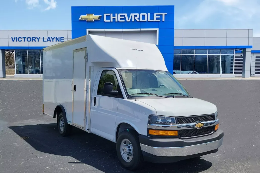 2025 Chevrolet Express Cutaway 3500 photo 1