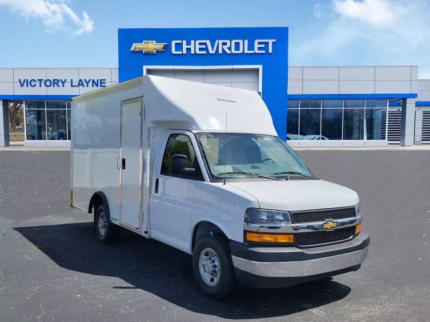 2025 Chevrolet Express Cutaway 3500 photo 1