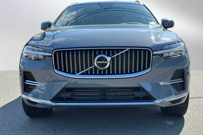 2023 Volvo XC60 Recharge Hybrid Ultimate photo 1