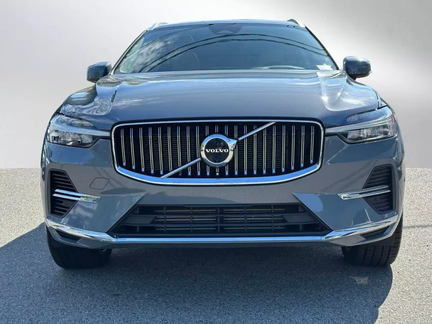 2023 Volvo XC60 Recharge Hybrid Ultimate photo 1