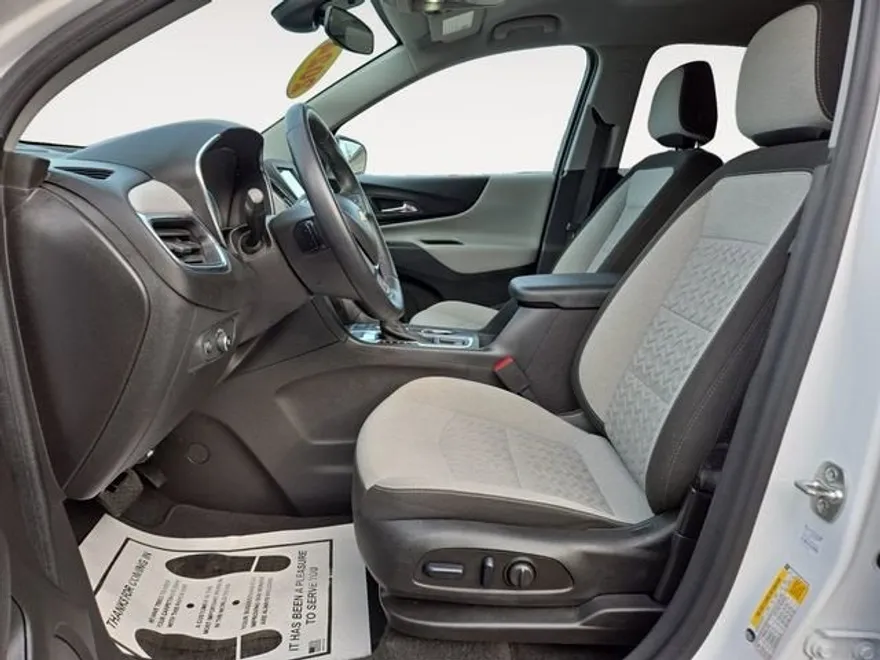 2024 Chevrolet Equinox LT photo 1