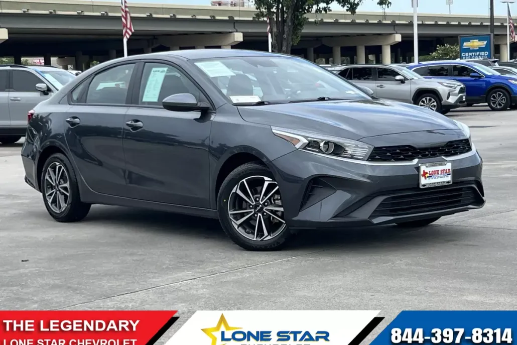 2023 Kia Forte LXS photo 1