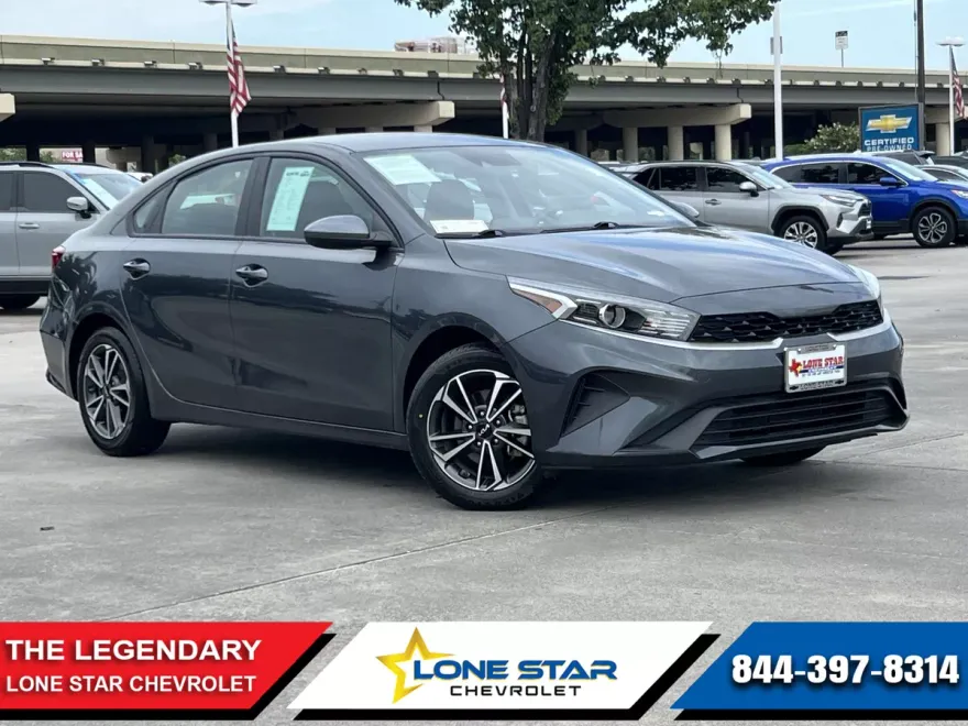 2023 Kia Forte LXS photo 1