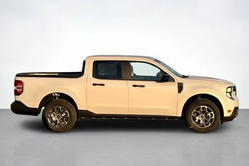 2025 Ford Maverick XLT photo 1