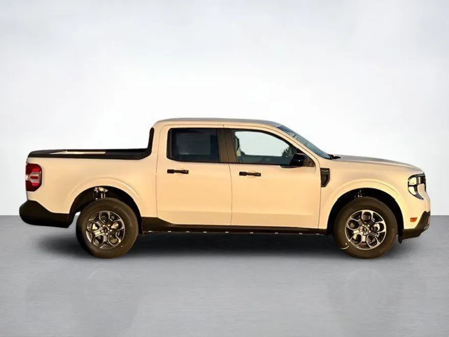 2025 Ford Maverick XLT photo 1