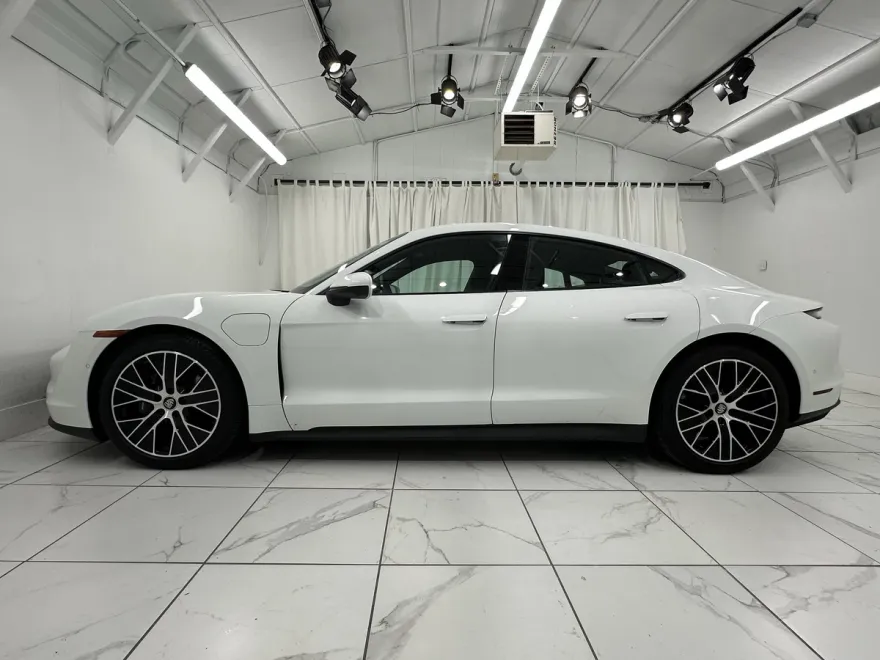2024 Porsche Taycan photo 2