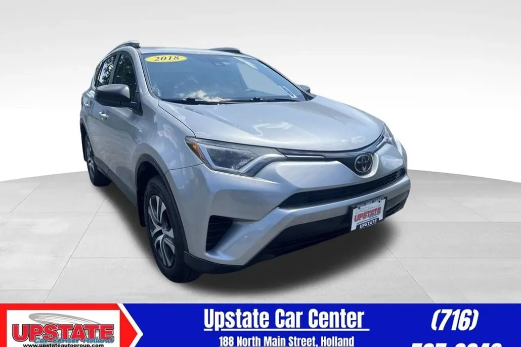 2018 Toyota RAV4 LE photo 1