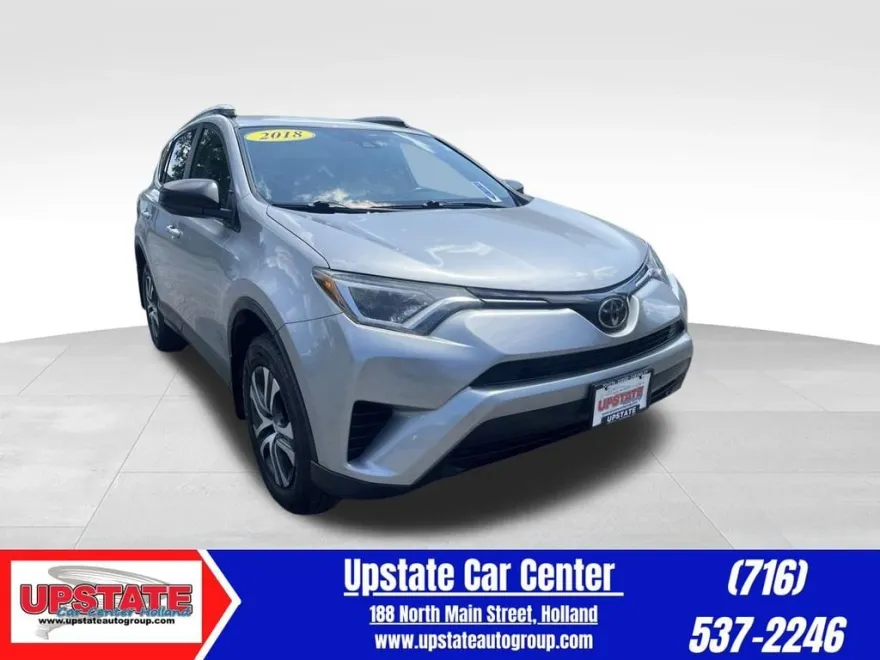 2018 Toyota RAV4 LE photo 1