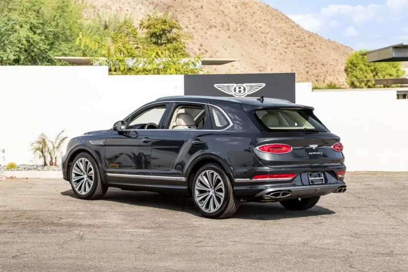 2025 Bentley Bentayga V8 photo 1