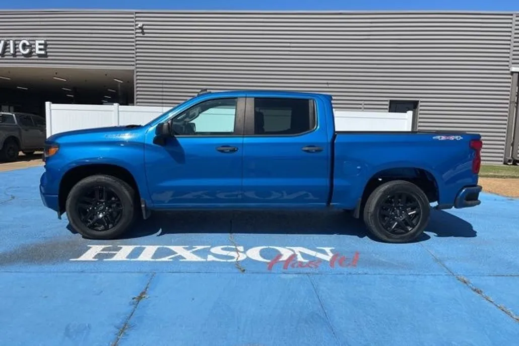 2022 Chevrolet Silverado 1500 Custom photo 1