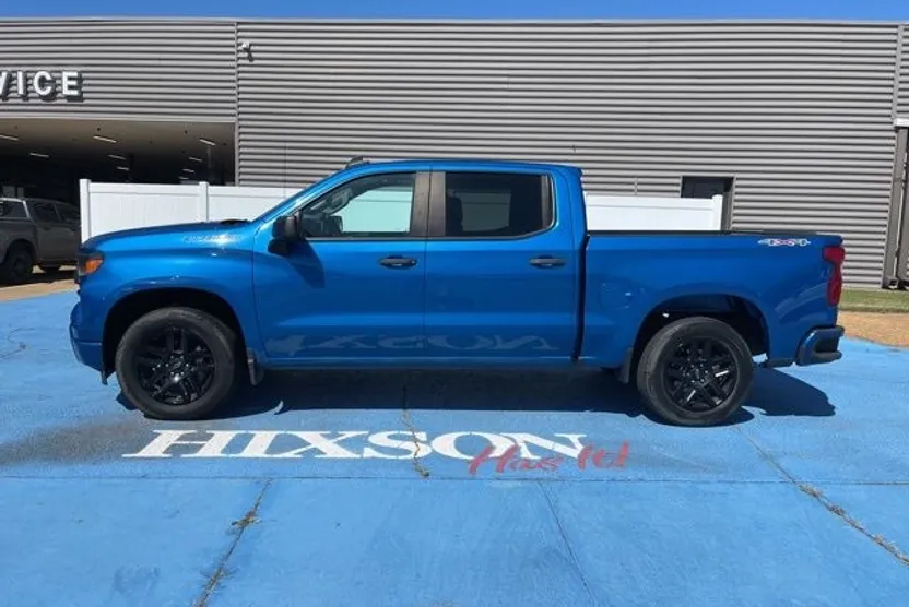 2022 Chevrolet Silverado 1500 Custom photo 1