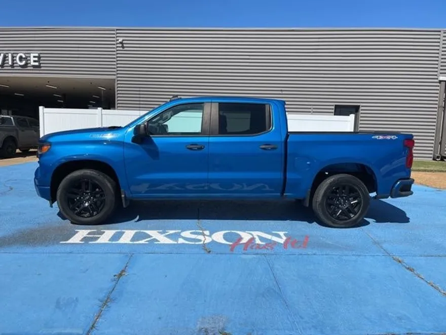 2022 Chevrolet Silverado 1500 Custom photo 1