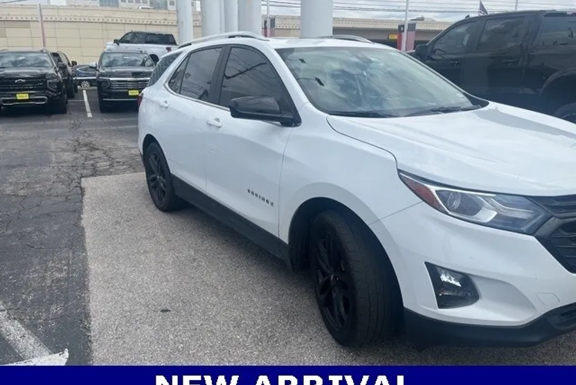 2021 Chevrolet Equinox LT photo 1