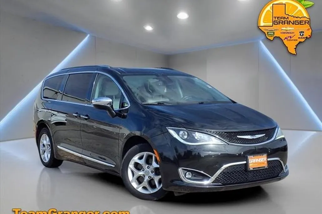 2020 Chrysler Pacifica Limited photo 1