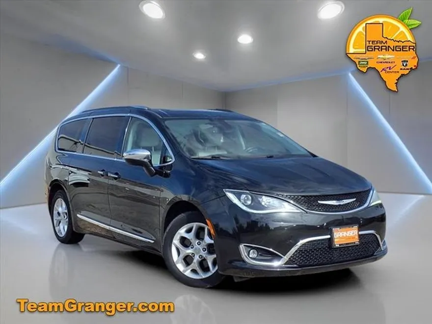 2020 Chrysler Pacifica Limited photo 1