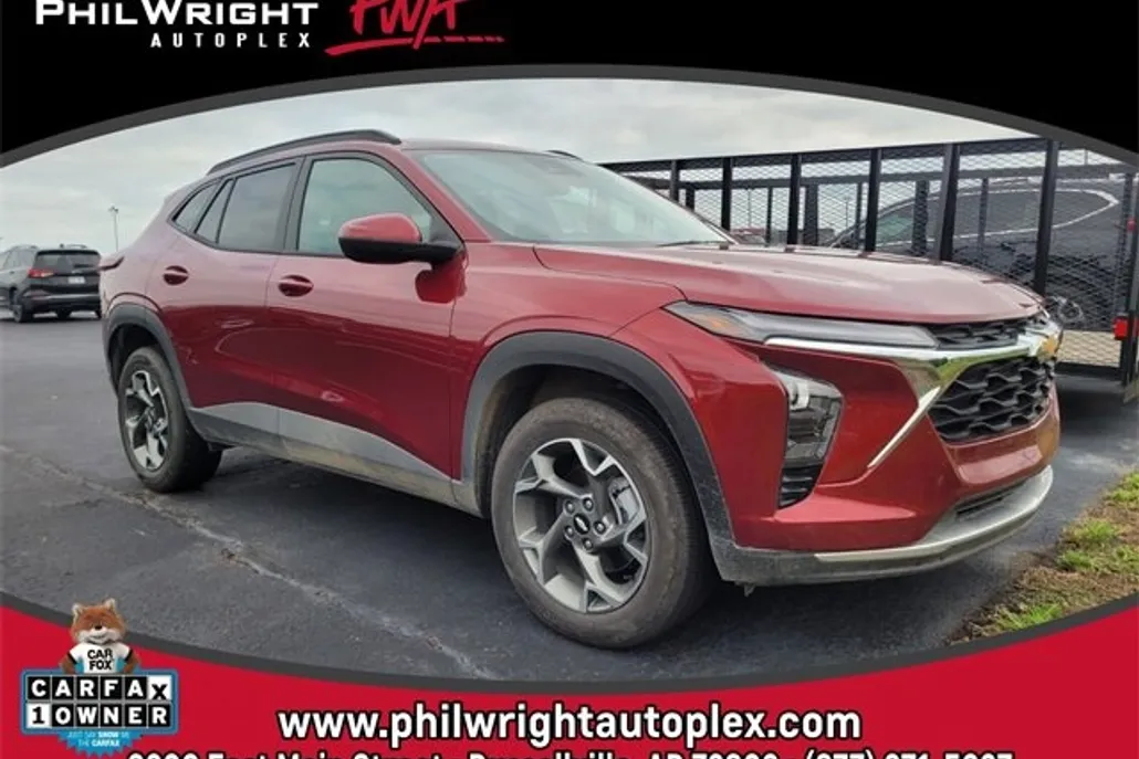 2025 Chevrolet Trax LT photo 1