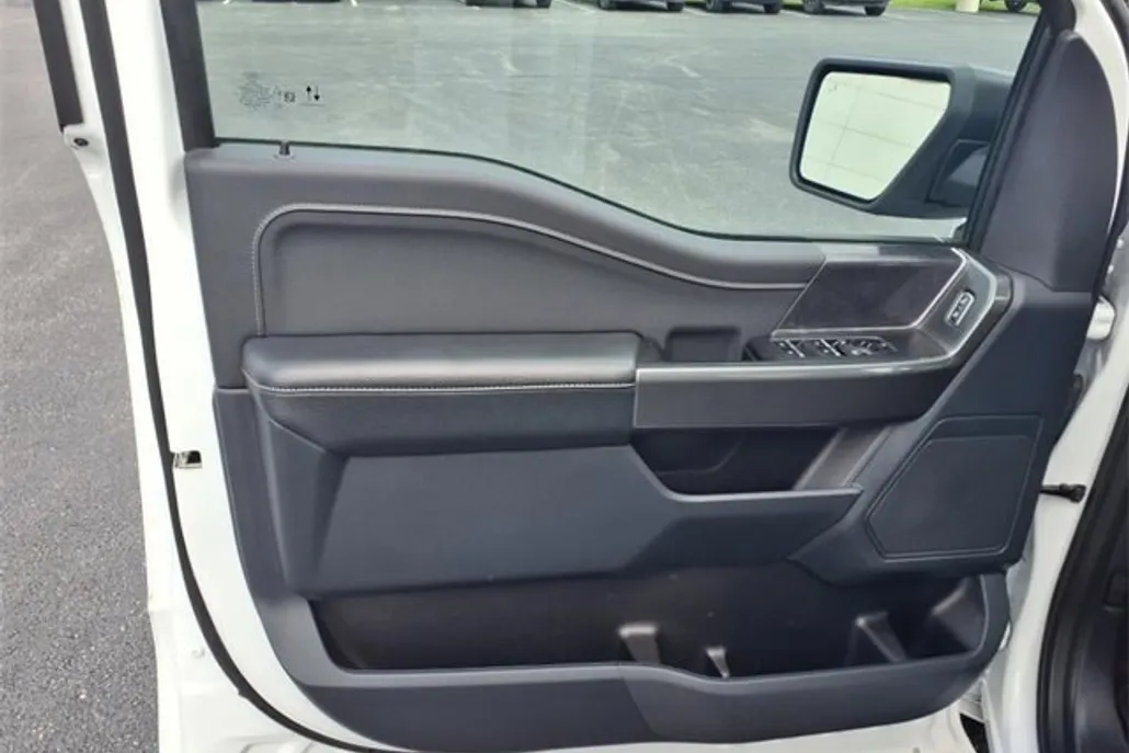 2023 Ford F-150 XLT photo 1