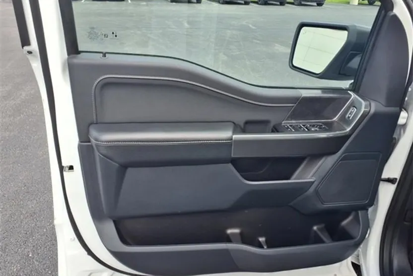 2023 Ford F-150 XLT photo 1