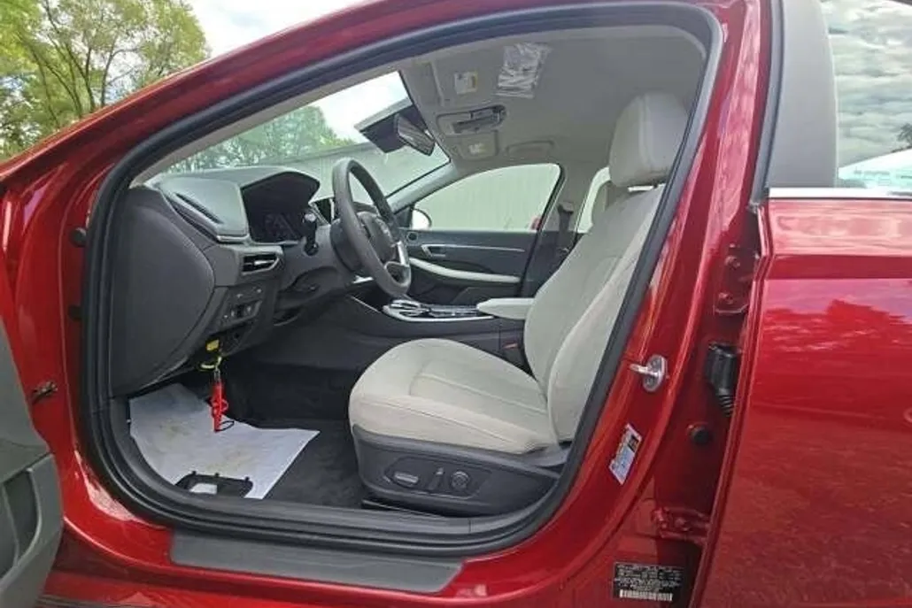 2023 Hyundai Sonata SEL photo 1