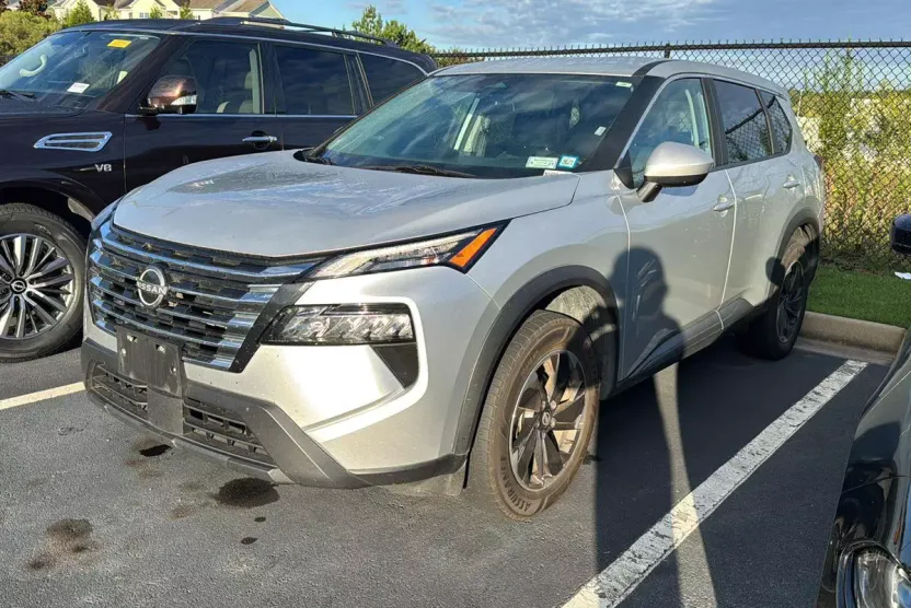 2024 Nissan Rogue SV photo 1