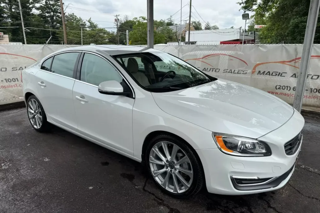 2018 Volvo S60 Platinum photo 1