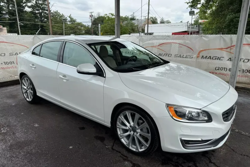 2018 Volvo S60 Platinum photo 1