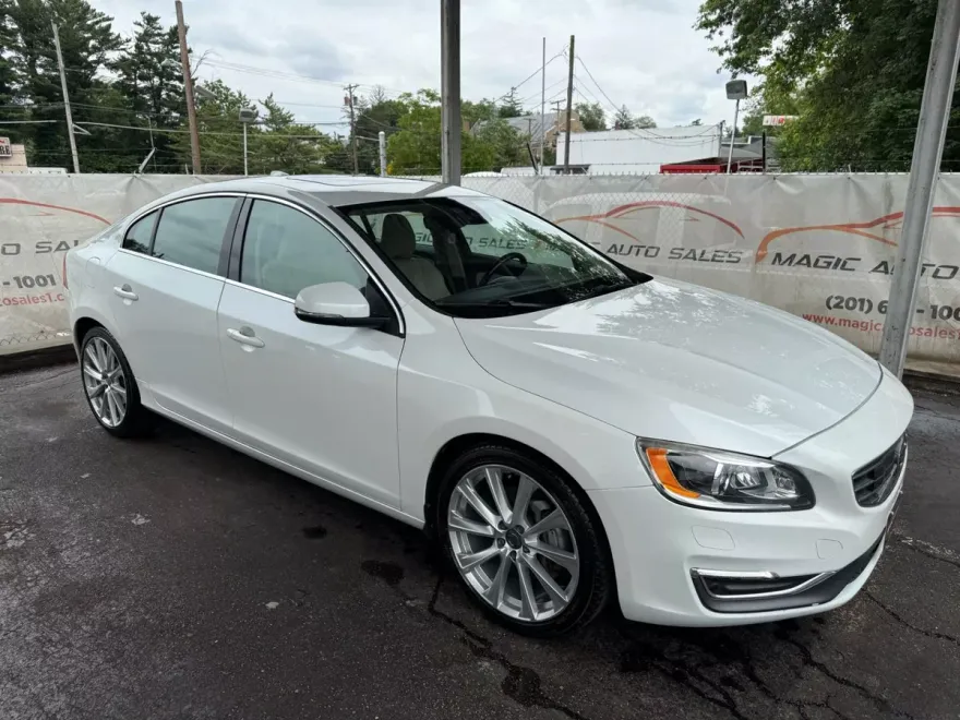 2018 Volvo S60 Platinum photo 1
