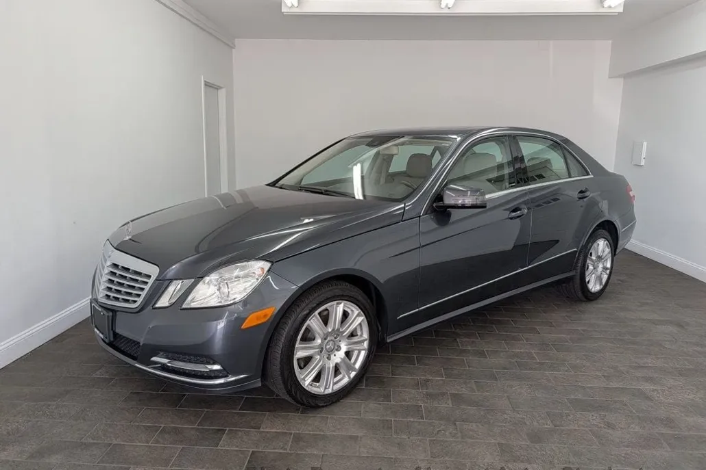 2013 Mercedes Benz E Sedan 4MATIC photo 1