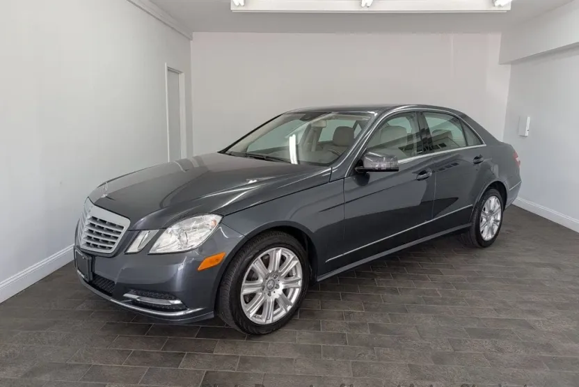 2013 Mercedes Benz E Sedan 4MATIC photo 1